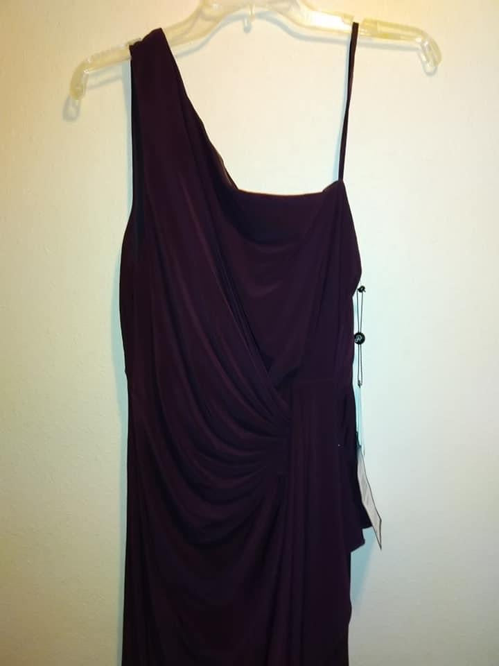 Vestido de gala medida 12 by Adrianna PapellPurple evening dress size 12 by Adrianna Papell