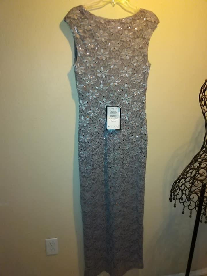 Vestido de gala. Medida 10 precio regular $99.00 for sale at $50.00