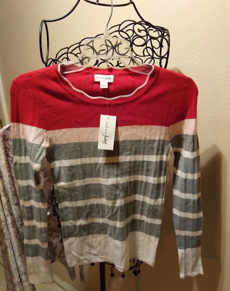 Small and xtra small Maison Jules ladies sweater. Suéter xsmall para dama de la marca Maison Jules