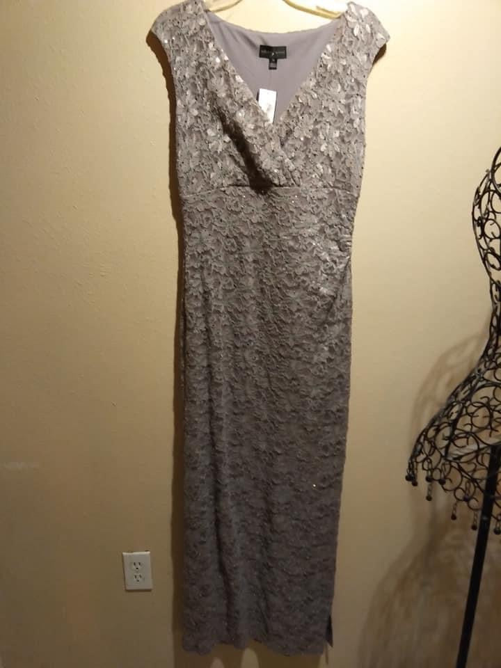 Vestido de gala. Medida 10 precio regular $99.00 for sale at $50.00